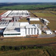 Sistemas inteligentes fazem controle e integração em tempo real na fábrica mineira. Imagem referente a matéria