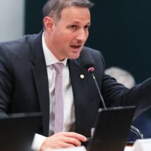 Guilherme Derrite voltará provisoriamente ao cargo de Secretário de Segurança Pública, mas deve reassumir o cargo de deputado federal até o final do ano. Imagem referente a matéria